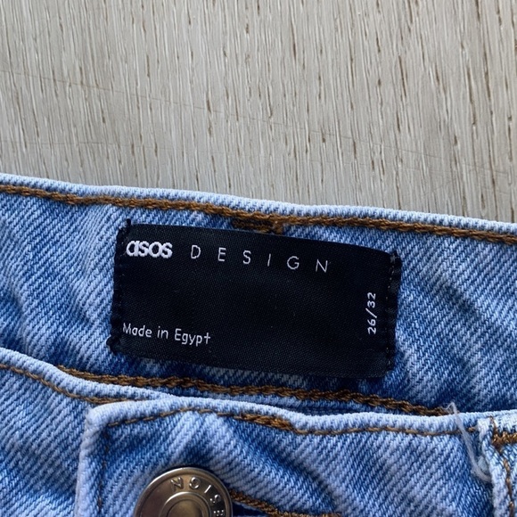 ASOS‎ High Rise ‘Mom’ Raw Hem Ankle Jean Size 26 buttons fly light wash - Picture 3 of 13